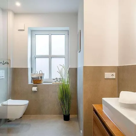 With 2 Bedrooms بيت للعطل *